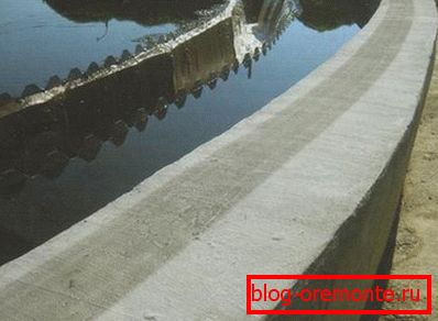 Važno je zapamtiti da je beton također podložan koroziji, a slano okruženje samo ubrzava taj proces. Važno je zapamtiti da je beton također podložan koroziji, a slano okruženje samo ubrzava taj proces.