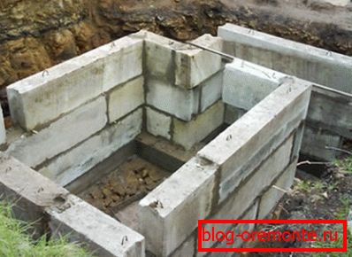 Izgradnja podruma armiranobetonskih blokova Izgradnja podruma armiranobetonskih blokova