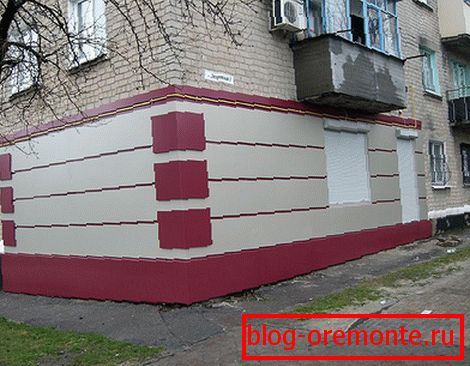 Ured u izgradnji je obložen Alucobond pločama.