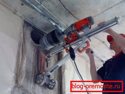 Bušenje rupa u armiranom betonu s posebnim alatom Bušenje rupa u armiranom betonu s posebnim alatom