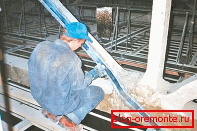 Stvrdnjavanje betonske rešetke s kompozitnom pločom. Stvrdnjavanje betonske rešetke s kompozitnom pločom.