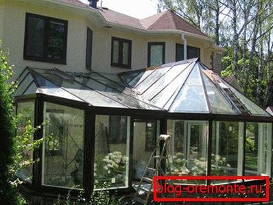 Veranda s prozirnim krovom
