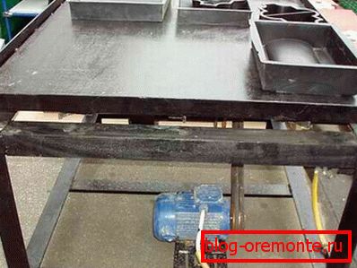 Vibrotable s oblicima za beton Vibrotable s oblicima za beton