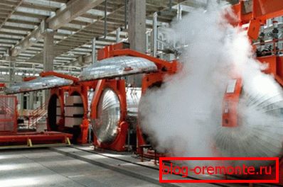 Ovdje je instalacija autoklava. Uz njihovu pomoć, materijal dobiva izvrsnu snagu iu relativno kratkom vremenu (oko 12 sati) Ovdje je instalacija autoklava. Uz njihovu pomoć, materijal dobiva izvrsnu snagu iu relativno kratkom vremenu (oko 12 sati)