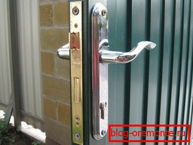 Jednostavno mehaničko zaključavanje wicket lock
