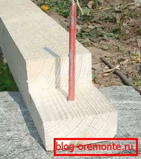 Betonska jedna šipka pojačanja, odmah iznad oplate, kako bi ga koristila za pouzdanije pričvršćivanje šipki Betonska jedna šipka pojačanja, odmah iznad oplate, kako bi ga koristila za pouzdanije pričvršćivanje šipki