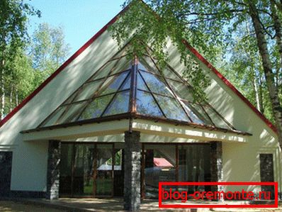 Ostakljena površina pod zimskim vrtom